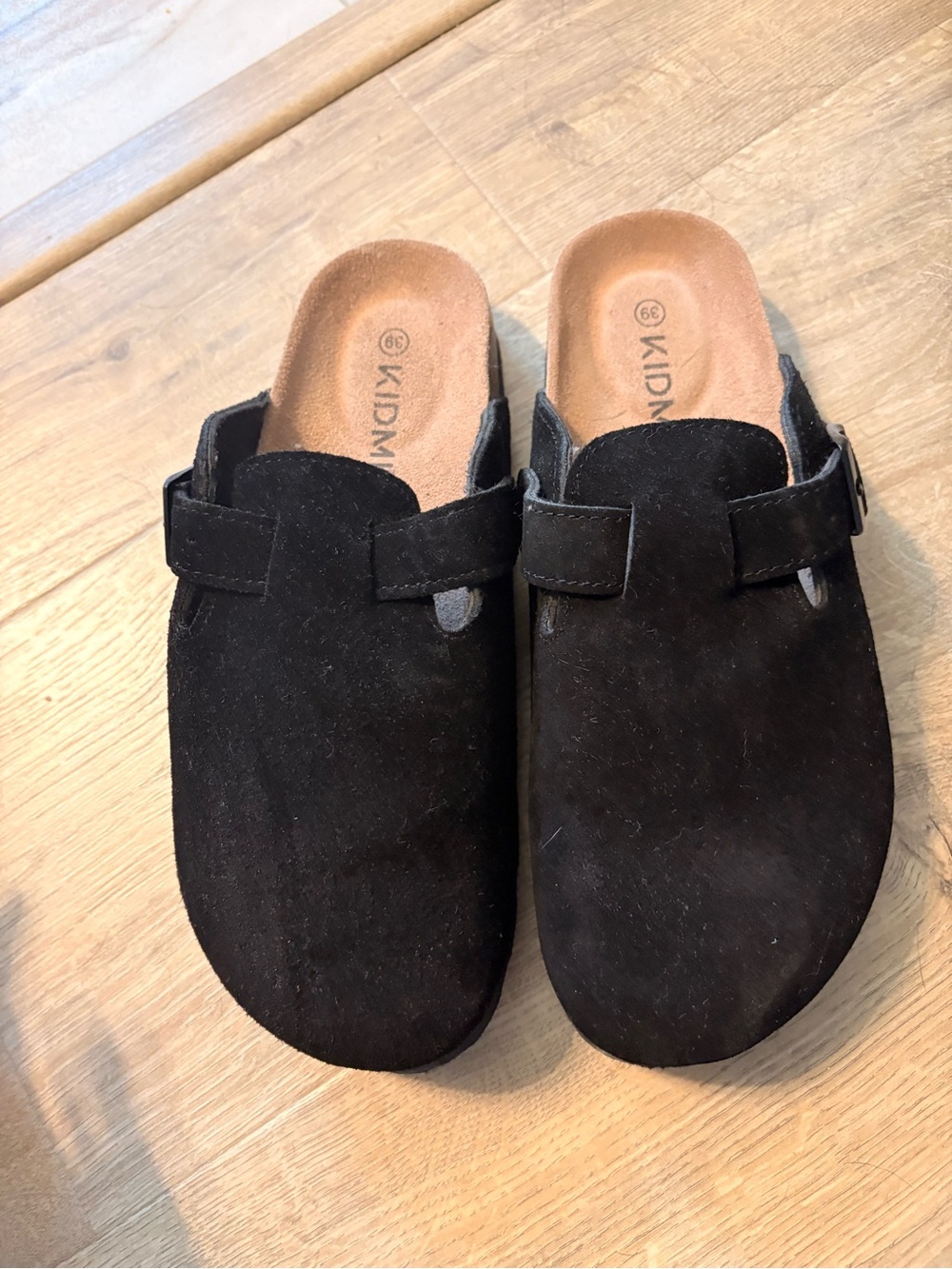 KIDNO Black Suede Slip-On Clogs size 8 women’s